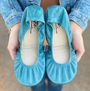 *BRAND NEW* Blustery Day